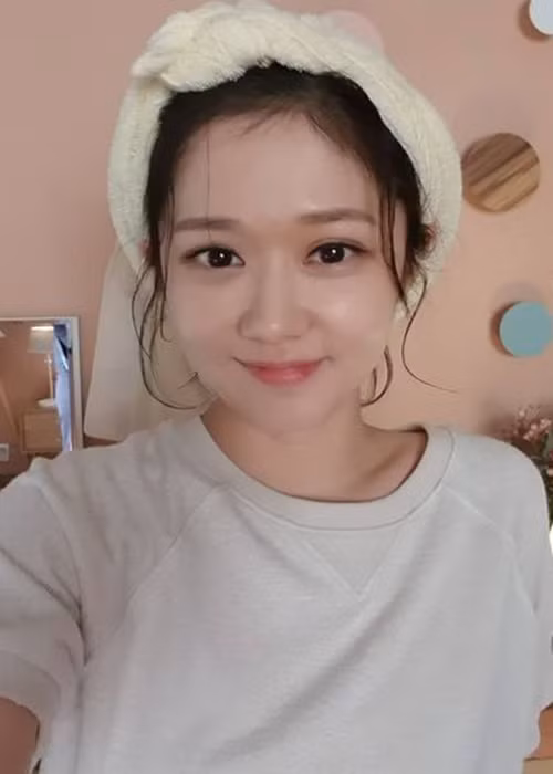 Mặt mộc của Jang Nara đầy tươi tắn. Ảnh: Instagram