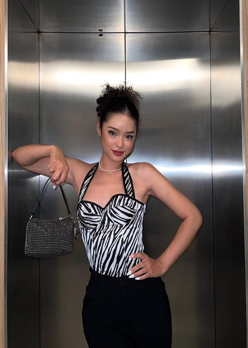 Như Mỹ từng lọt top 10 thí sinh xuất sắc nhất tập 4 và tập 6 trong chương trình Tôi là Hoa hậu Hoàn vũ Việt Nam 2022.