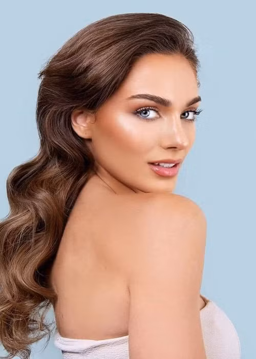 Sofia là Hoa hậu Hoàn vũ Chile 2022. Cô năm nay 24 tuổi, cao 1m74. Sofia hiện tại là người mẫu, diễn viên hoạt động ở Mỹ. Ảnh: Missosology