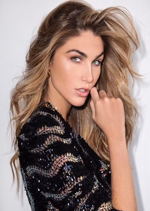 Dàn đối thủ của Ngọc Châu còn gồm đại diện Peru - Alessia Rovegno. Người đẹp đăng quang Hoa hậu Hoàn vũ Peru 2022. Ảnh: FBNV