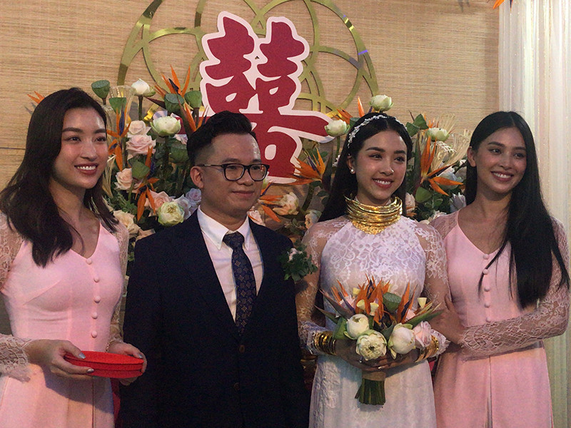 Trong hôn lễ năm 2021, Á hậu Thúy An được tặng 13 cây vàng gồm vòng tay, hoa tai và kiềng vàng. Ảnh: Hoa hậu Việt Nam