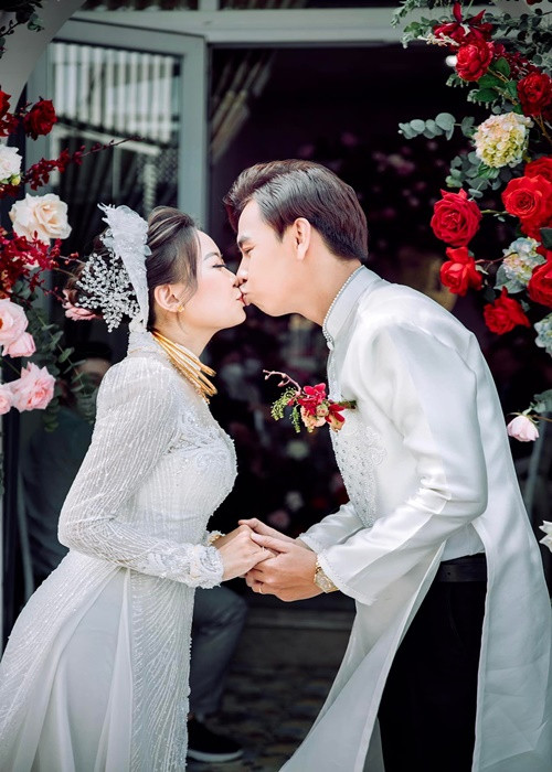 Vợ sắp cưới của Huỳnh Quý làm công việc quản lý thời trang cưới.