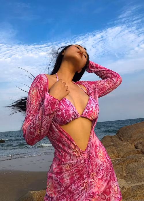 Con gái của Hoàng Mập sở hữu vóc dáng gợi cảm với chiều cao ấn tượng (1m72).