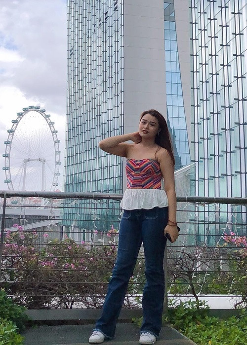 Nữ diễn viên chuộng mặc váy áo hai dây.