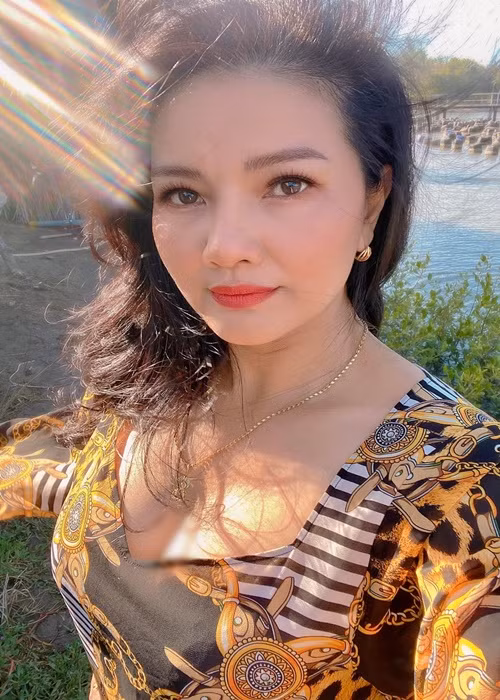 Trong những năm qua, "nữ hoàng cảnh nóng" Kiều Trinh hiếm khi mặc gợi cảm. Ảnh: FBNV