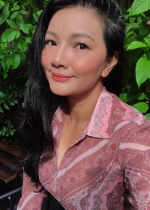 Thời trang đời thường của nữ diễn viên phim “Mùa len trâu” khá đơn giản. Ảnh: FBNV