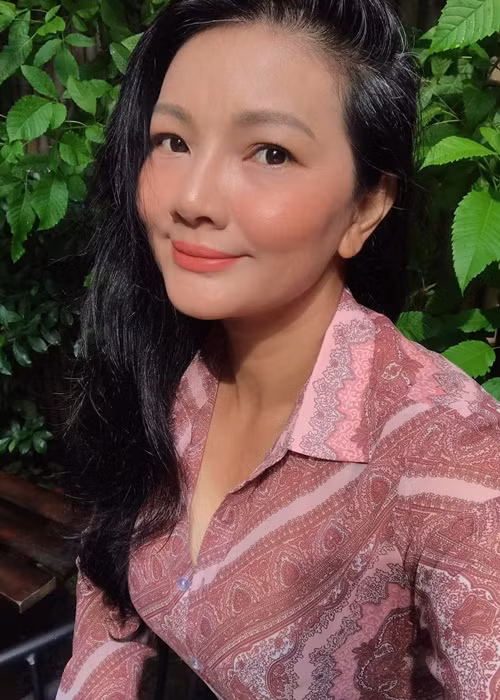 Thời trang đời thường của nữ diễn viên phim “Mùa len trâu” khá đơn giản. Ảnh: FBNV