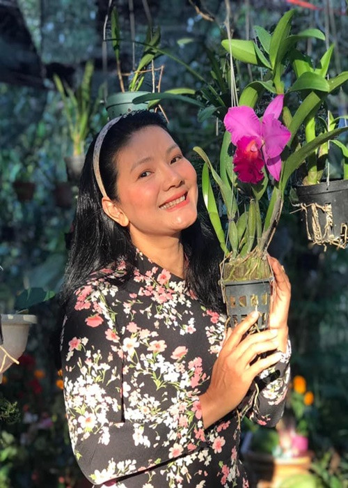 Kiều Trinh khoe vẻ dịu dàng trong tà áo dài khi sống ở quê nhà. Ảnh: FBNV