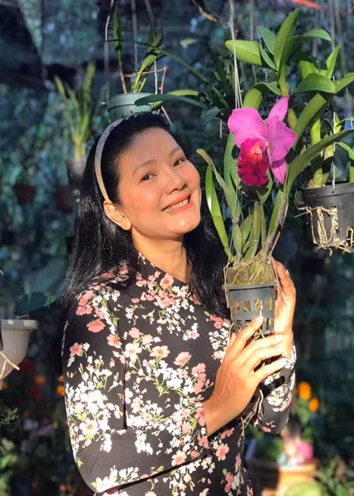 Kiều Trinh khoe vẻ dịu dàng trong tà áo dài khi sống ở quê nhà. Ảnh: FBNV