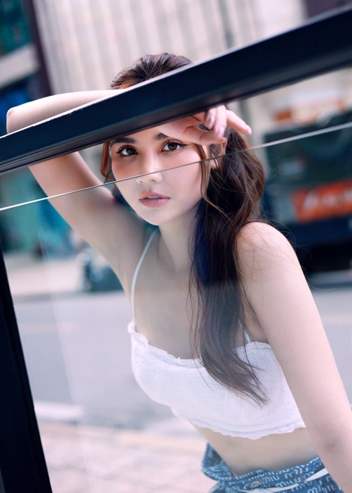 Huyền Lizzie tiết lộ, bé Nem khá ngoan và không đòi hỏi bao giờ, những món quà con muốn đều ở mức độ vừa phải, phù hợp lứa tuổi, nằm trong tầm kiểm soát mà mẹ muốn trao.