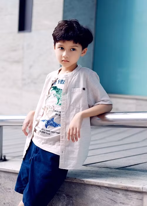 Bé Nem vừa học xong lớp 1.