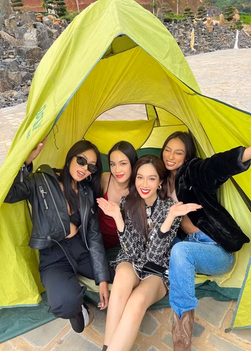 Đỗ Nhật Hà hiện tại chưa lên tiếng về sự cố trang phục mới đây.