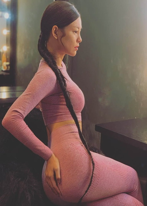 Lan Hương được đặt biệt danh là "nàng tiên tóc" vì mái tóc dài. Ảnh: FBNV