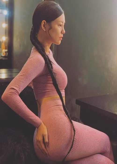 Lan Hương được đặt biệt danh là "nàng tiên tóc" vì mái tóc dài. Ảnh: FBNV