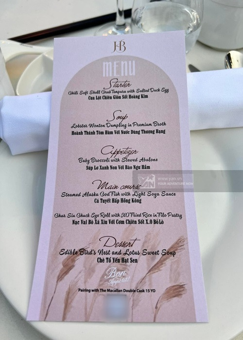 Thực đơn đám cưới của Minh Hằng có cua lột chiên giòn sốt hoàng kim, súp lơ xanh non với bào ngư hầm, cá tuyết hấp Hong Kong. Ảnh: Yan