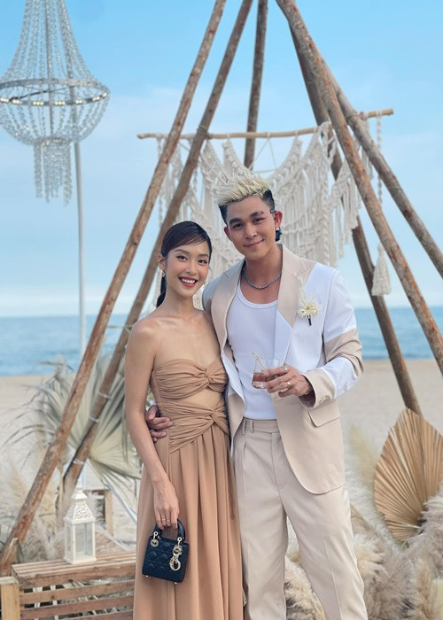 Đám cưới của Minh Hằng có sự góp mặt của nhiều sao Việt. Trong ảnh là Khả Ngân và Jun Phạm. Ảnh: FBNV
