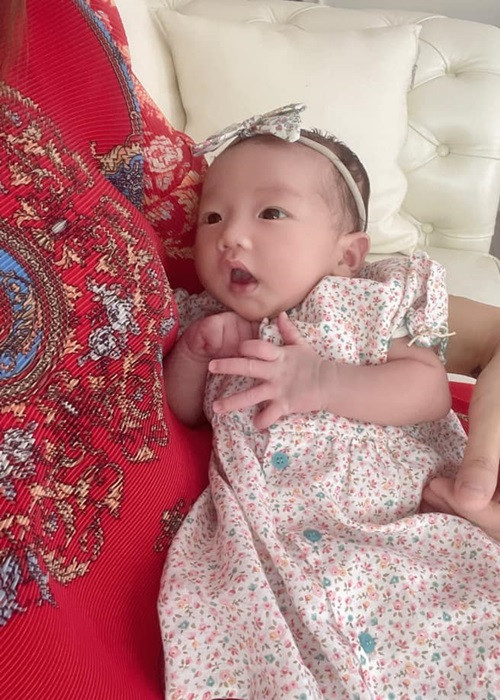 Bé Bình An có diện mạo vô cùng dễ thương.