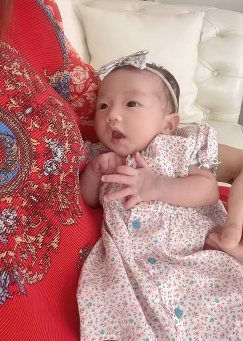 Bé Bình An có diện mạo vô cùng dễ thương.