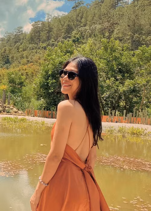 Những năm trở lại đây, Y Nhung thi thoảng đóng phim, diễn thời trang.