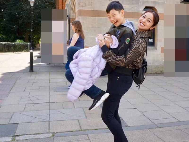 Theo Ngôi sao, Bảo Nam xin ở lại Mỹ học tập. Jennifer Phạm đồng ý theo mong muốn của con là ở Mỹ đến tuổi trưởng thành. Ảnh: FBNV