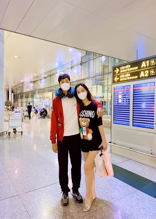 Jennifer Pham don con trai ve Viet Nam nghi he