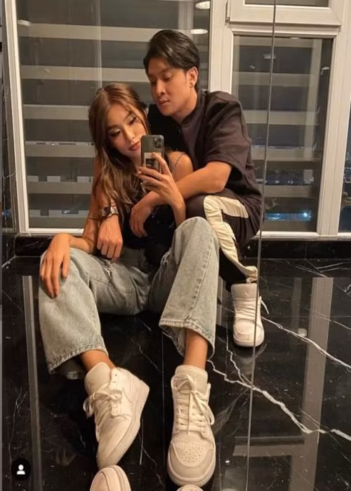 Mới đây, trong giây phút Thảo Nhi được trao danh hiệu á hậu 1, Bảo Long có mặt ở hàng ghế khán giả. Ảnh: Công lý và xã hội