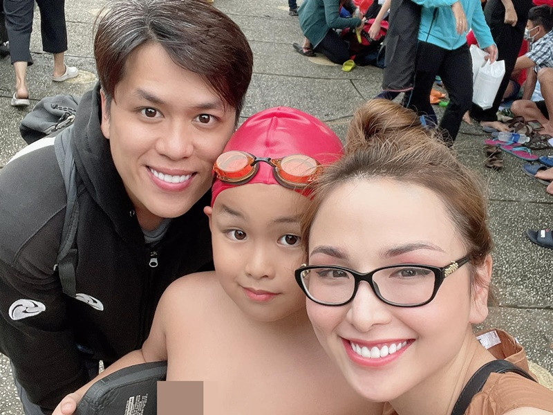 Cuối tháng 3 vừa qua, Diễm Hương nhắc đến Quang Huy. Cô viết: "Tôi chỉ có thể nói rằng tôi và anh Huy đang hợp tác tốt trong việc cố gắng mang lại cuộc sống vui vẻ cho con".