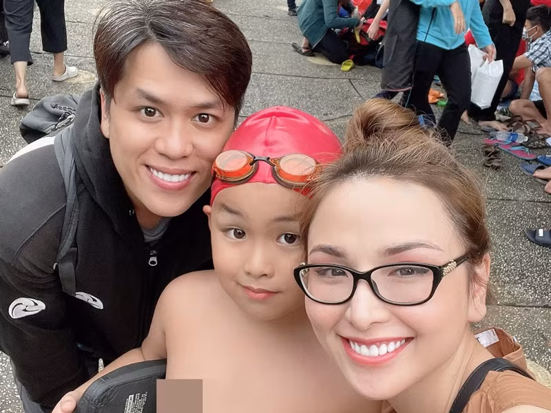 Cuối tháng 3 vừa qua, Diễm Hương nhắc đến Quang Huy. Cô viết: "Tôi chỉ có thể nói rằng tôi và anh Huy đang hợp tác tốt trong việc cố gắng mang lại cuộc sống vui vẻ cho con".