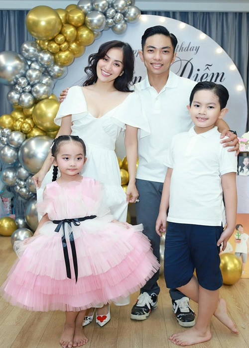 Vợ chồng Khánh Thi hiện tại có hai con chung: 1 trai, 1 gái.