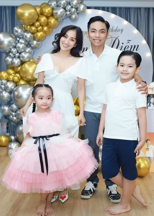 Vợ chồng Khánh Thi hiện tại có hai con chung: 1 trai, 1 gái.