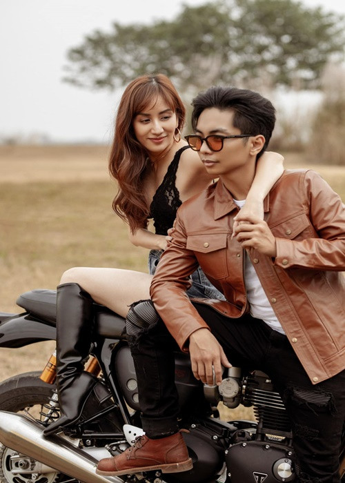 Cách đây không lâu, Khánh Thi tặng Phan Hiển xe mô tô hơn 1 tỷ để mừng anh giành huy chương vàng SEA Games.