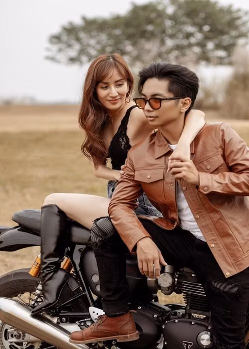 Cách đây không lâu, Khánh Thi tặng Phan Hiển xe mô tô hơn 1 tỷ để mừng anh giành huy chương vàng SEA Games.