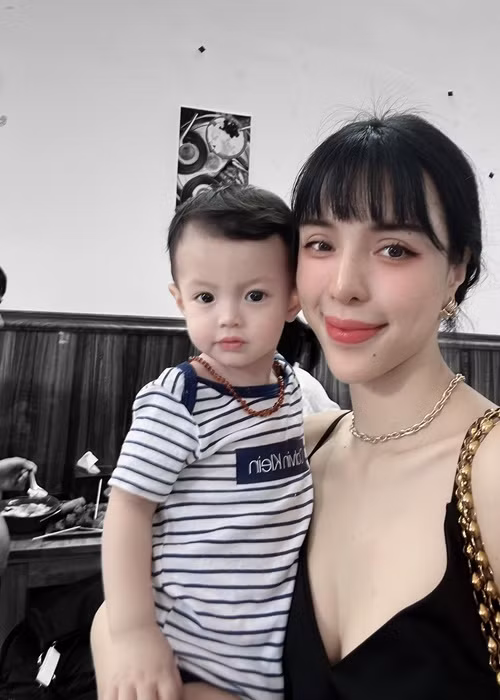 Nhóc tì nhà siêu mẫu có vẻ ngoài kháu khỉnh.