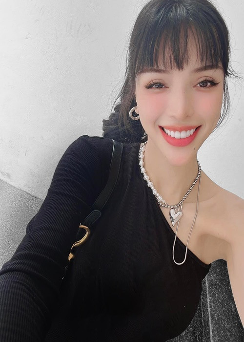 Khả Trang đăng tải khoảnh khắc vui vẻ.