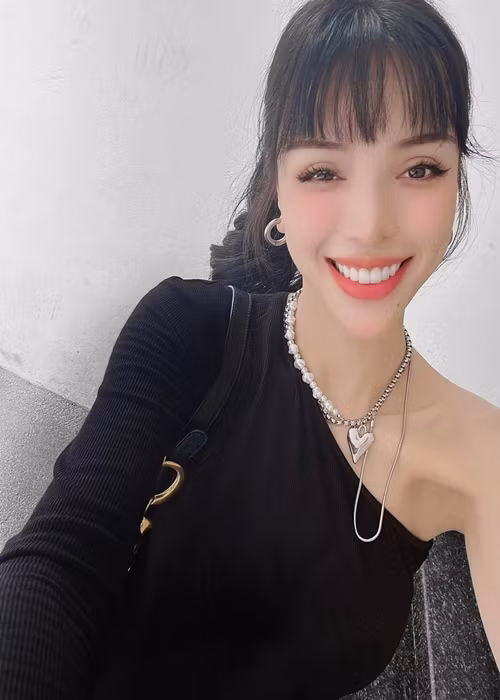 Khả Trang đăng tải khoảnh khắc vui vẻ.