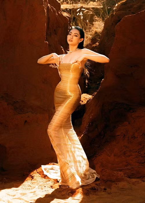 Lương Thùy Linh từng chia sẻ, cô đủ khả năng để chăm lo cho bản thân, phụ giúp gia đình cũng có tiết kiệm được một khoản nhỏ cho những dự định khác của mình.