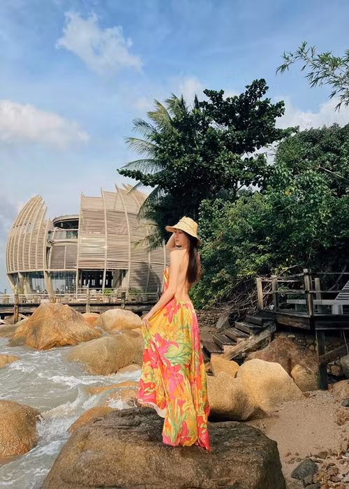 Từ khi đăng quang đến nay, nàng hoa hậu kín tiếng về chuyện tình cảm, không vướng tin đồn hẹn hò nào.