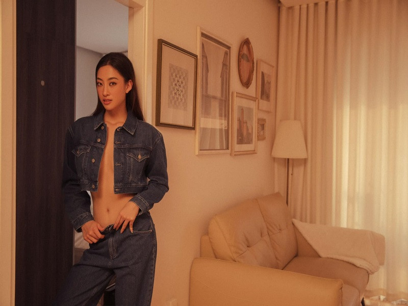 Đương kim Hoa hậu Thế giới Việt Nam diện mốt không nội y.