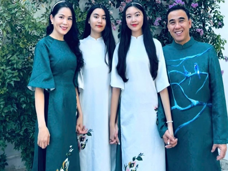 Cô nhóc thường làm tan chảy trái tim của ba mẹ bởi nhiều câu nói và hành động ân cần.