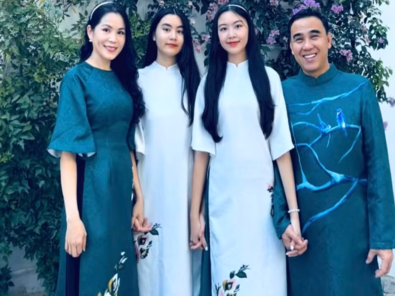 Cô nhóc thường làm tan chảy trái tim của ba mẹ bởi nhiều câu nói và hành động ân cần.