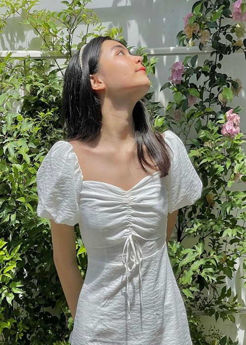 Ái nữ nhà Quyền Linh lựa chọn phong cách trang điểm khá nhẹ nhàng.