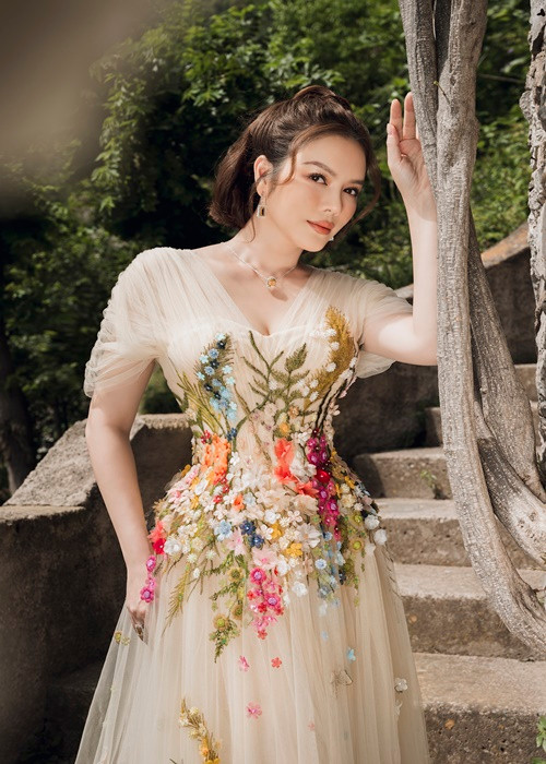 Nữ diễn viên thực hiện bộ ảnh khi sang Pháp tham dự Cannes 2022 hồi tháng 5 vừa qua.