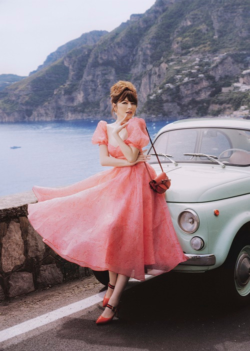 Ly Nha Ky gay thuong nho voi loat anh ben bo bien troi Tay