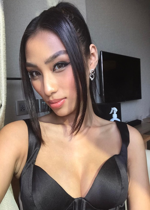 Bảo Ngọc có chiều cao 1m74 và số đo ba vòng 85-63- 94 cm.