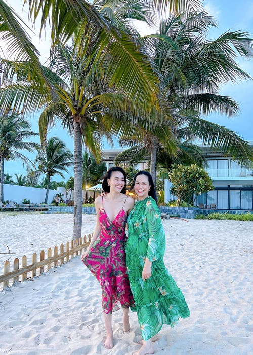 Trước đó, Lan Ngọc cũng đăng tải hình ảnh mẹ ruột trong chuyến nghỉ dưỡng. Ảnh: FBNV