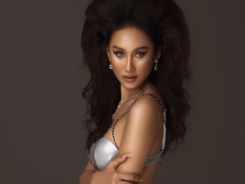 Người đẹp là một cô gái rất nhẹ nhàng, hiền hòa, đơn giản đấy nhưng cũng cực kỳ nghị lực, mạnh mẽ, độc lập và cá tính.