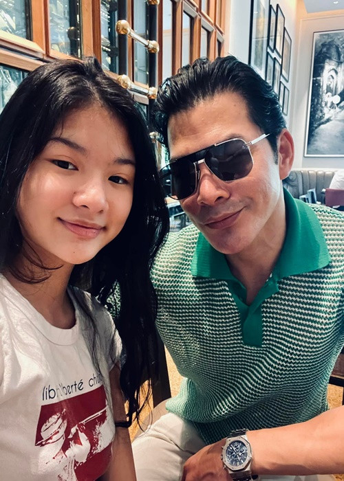 Sau khi ồn ào đời tư lắng xuống, Trần Bảo Sơn liên tục cập nhật hình ảnh. Anh chia sẻ những khoảnh khắc bên con gái Bảo Tiên.