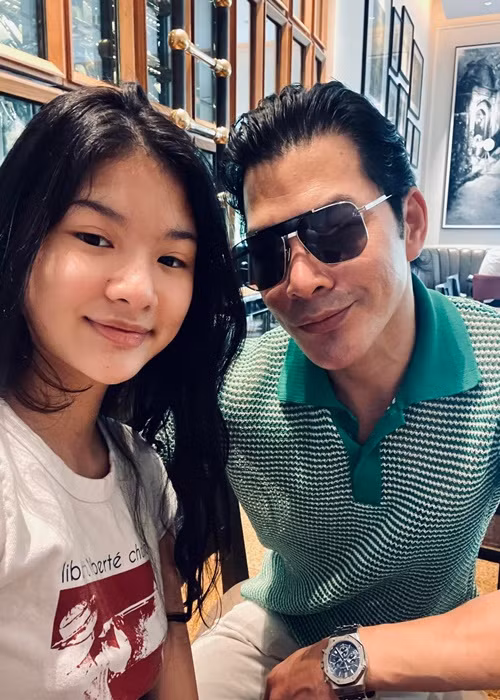 Sau khi ồn ào đời tư lắng xuống, Trần Bảo Sơn liên tục cập nhật hình ảnh. Anh chia sẻ những khoảnh khắc bên con gái Bảo Tiên.