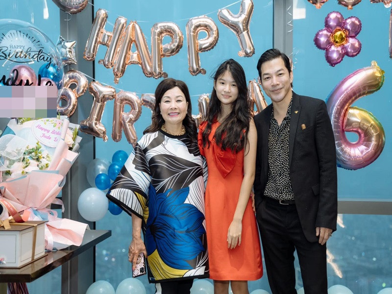 Mẹ ruột của Trần Bảo Sơn quý phái ở tuổi 65.