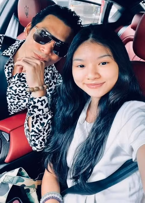 Trần Bảo Sơn còn đưa con gái đi nghỉ dưỡng.